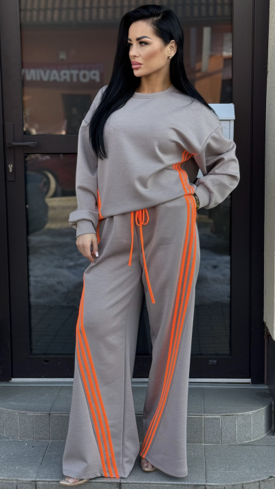 Béžová dámska súprava s oranžovými pruhmi
