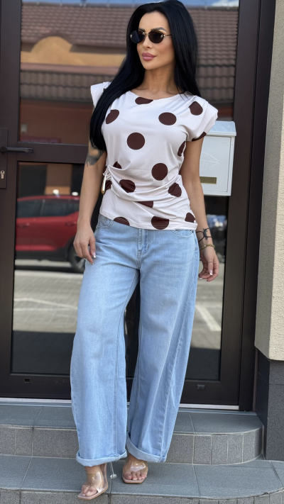 Béžový top s guľkami 