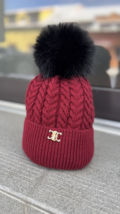 Bordová zimná čiapka