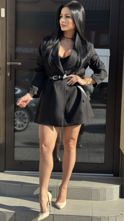 Čierne predĺžené sako