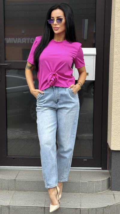 Cyklaménové tričko s ružičkou