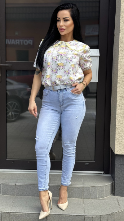 Elegantná dámska blúzka s kvetmi