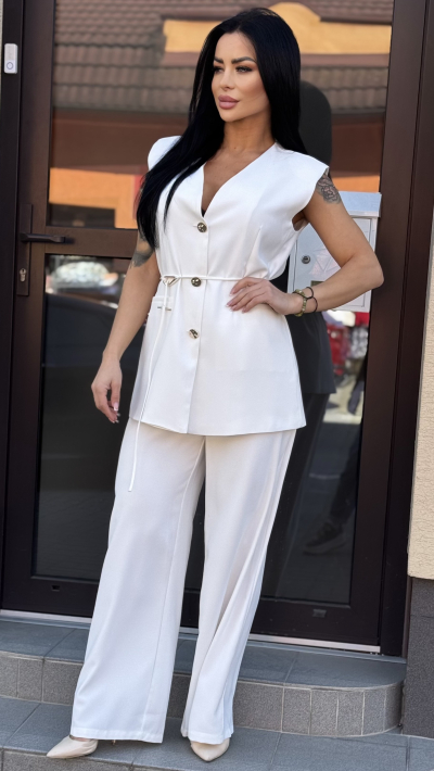 Elegantný dámsky biely kostým