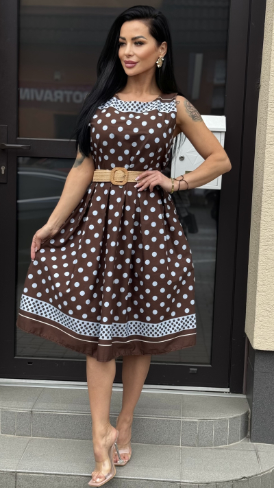 Hnedé šaty s guličkami