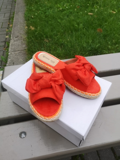 Oranžové šľapky 