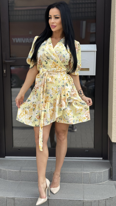 Žlté letné zavinovacie šaty